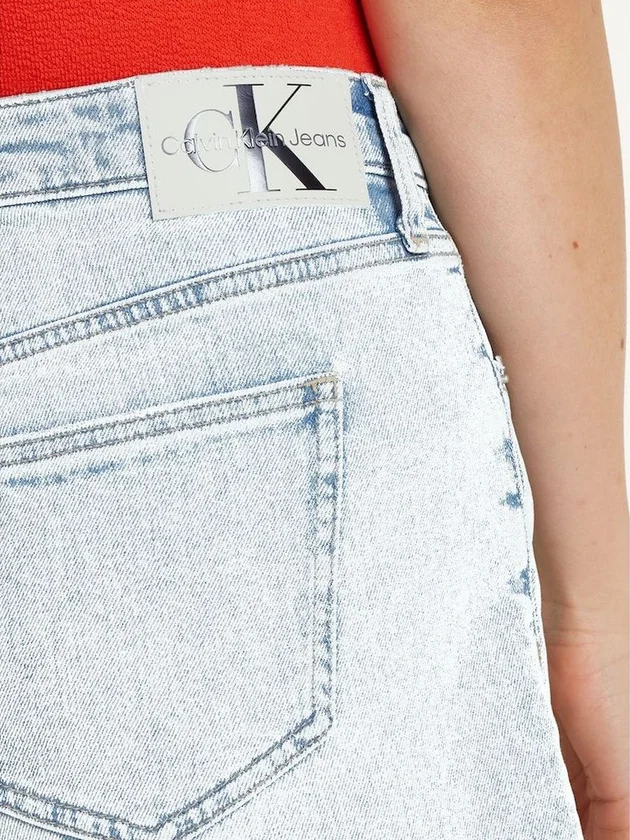 Mid Rise Short