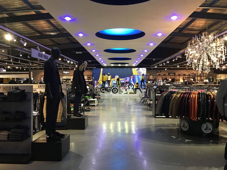 Intérieur d'un magasin Was We Are Select