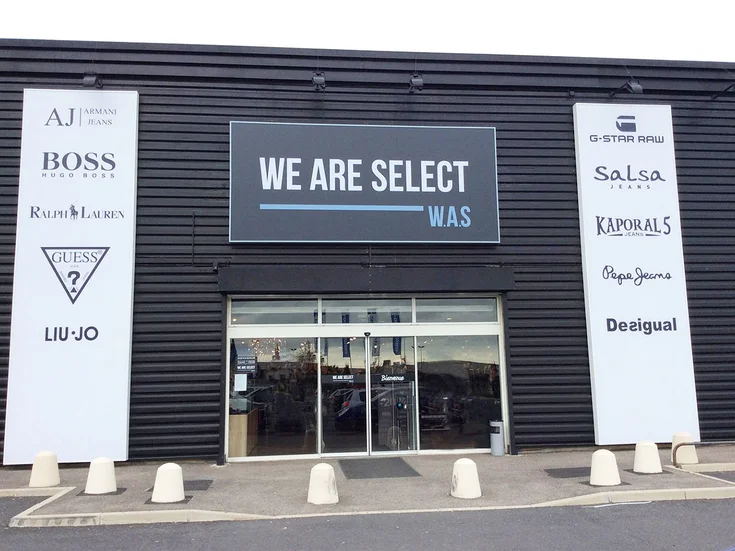 Intérieur d'un magasin Was We Are Select